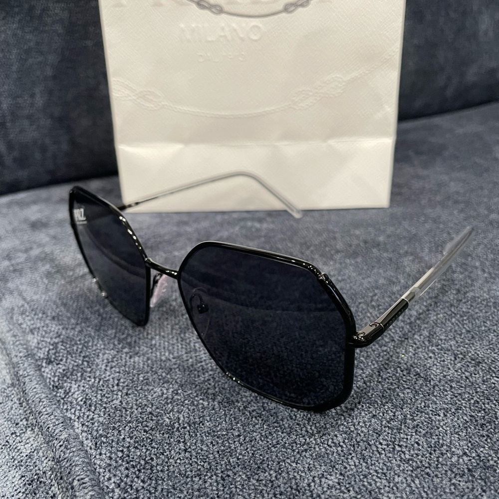 PRADA AUTHENTIC Black Polarized Sunglasses -NEW with TAGS and RECEIPT - Picture 14 of 16